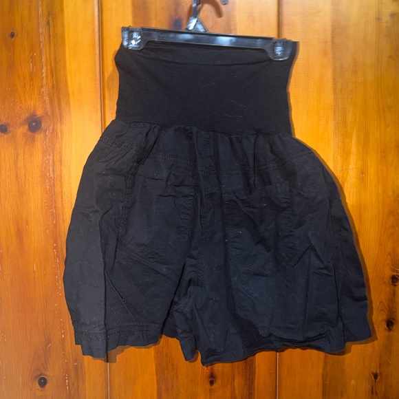 Maternity Shorts - Picture 2 of 3